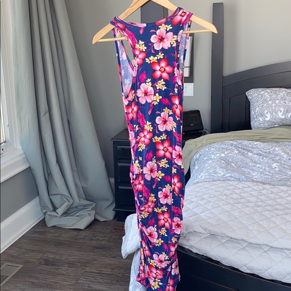 EUC Venus midi bodycon with ruching. - Picture 5 of 5